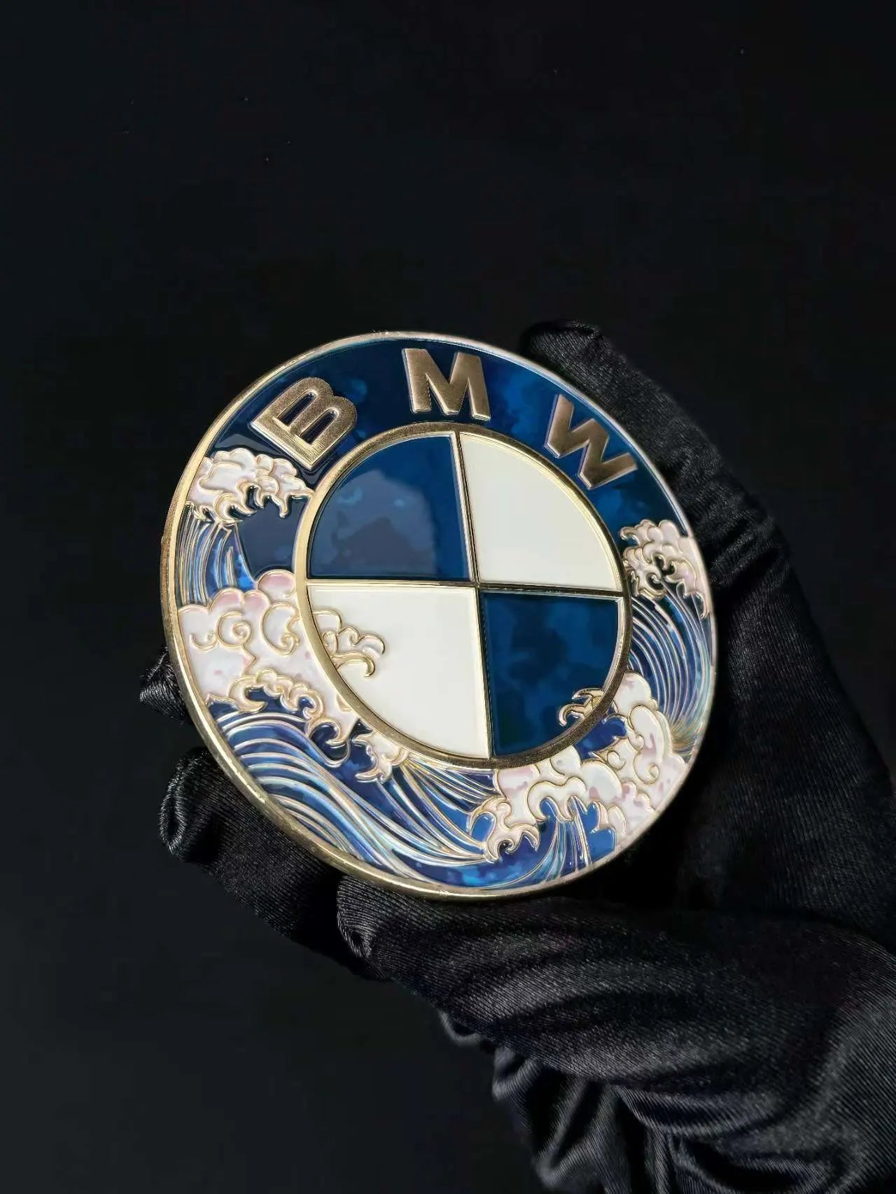 🌊 Logo BMW Serie Ukiyo-e Kanagawa - Emblema artistico premium per auto
