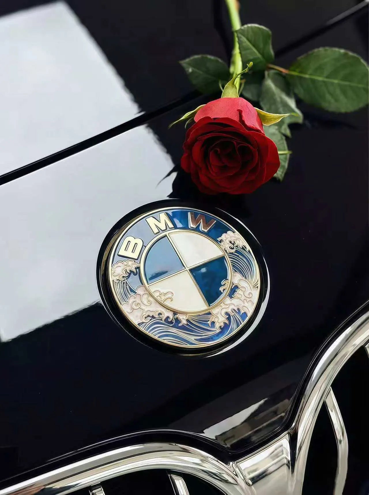 🌊 Logo BMW Serie Ukiyo-e Kanagawa - Emblema artistico premium per auto