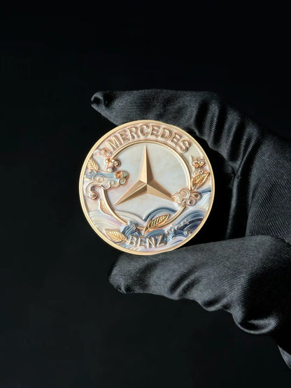 Logo Mercedes-Benz Foglia d'Oro e Blue Cloud